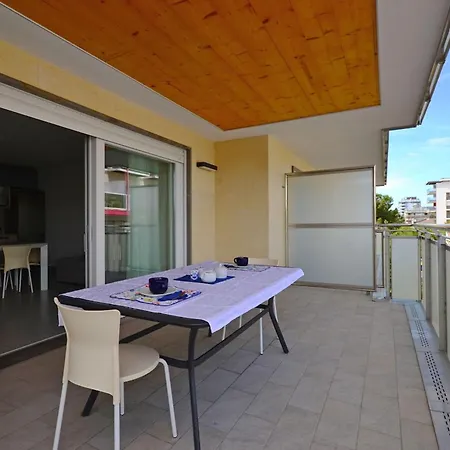 Flat With Balcony Only 50mt From The