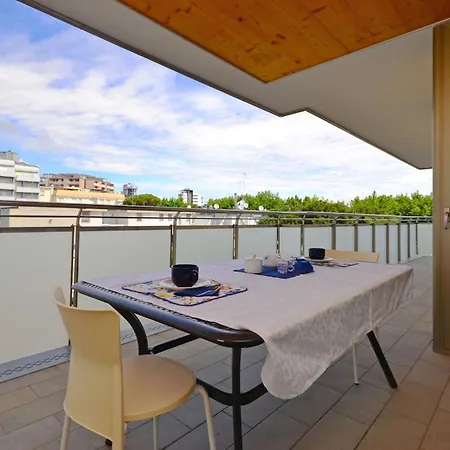 Flat With Balcony Only 50mt From The * Lignano Sabbiadoro