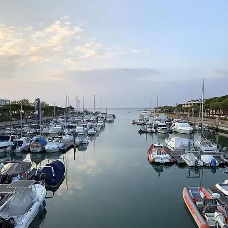 Flat With Balcony Only 50mt From The * Lignano Sabbiadoro